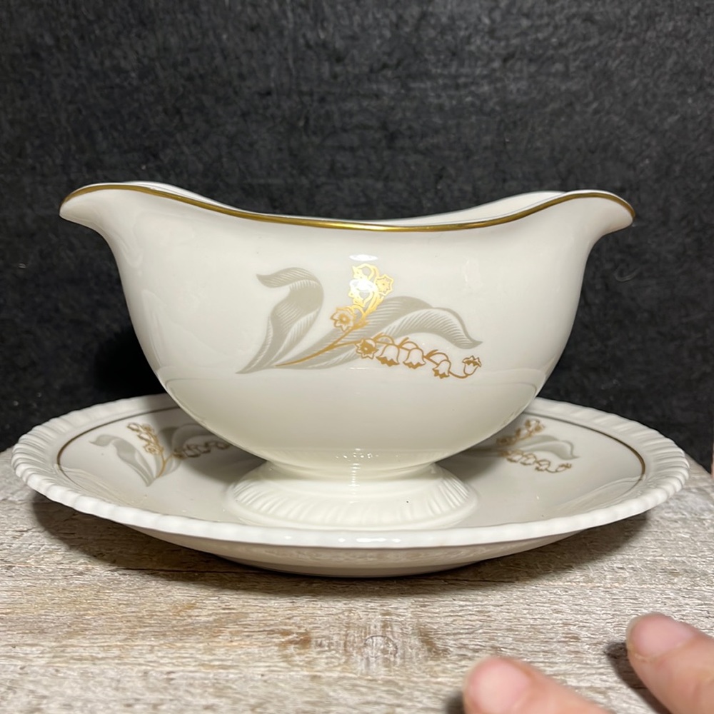 Hanover Enchantment Gravy Boat with Attached Underplate